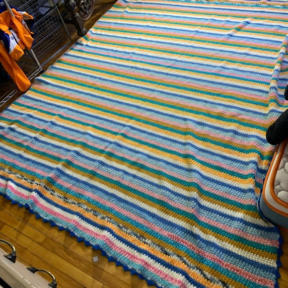 Vintage hand made crochet king size bed cover - Picture 5 of 11